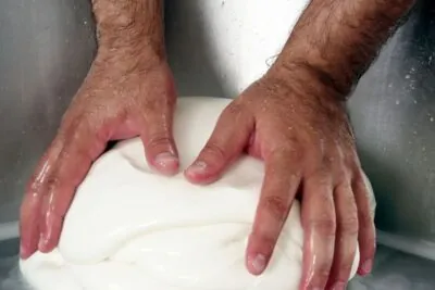 Máquinas para hacer queso mozzarella: Producción de mozzarella de calidad gourmet